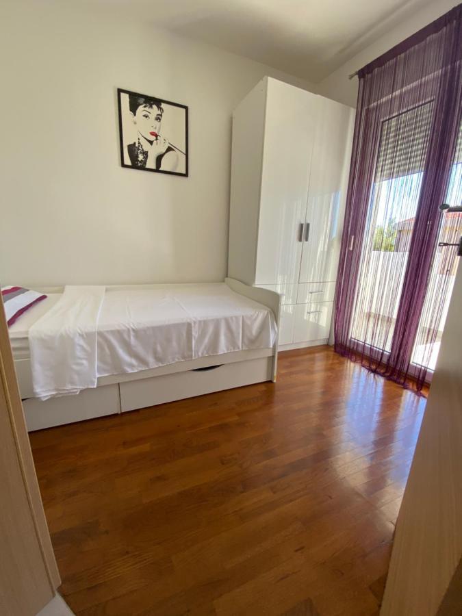 Appartamento Apartman Mila Kaštela Esterno foto