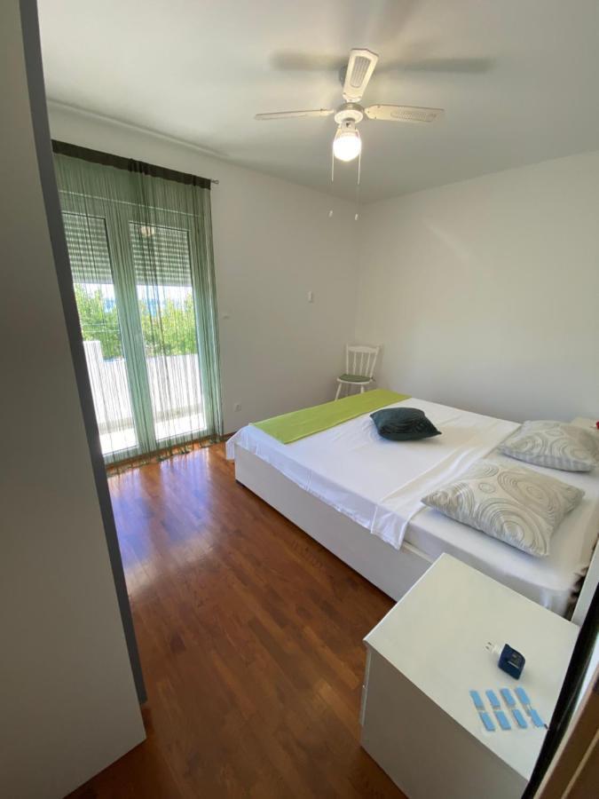 Appartamento Apartman Mila Kaštela Esterno foto