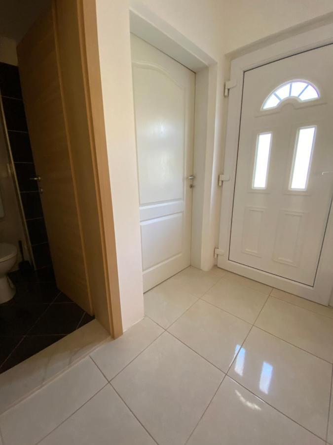 Appartamento Apartman Mila Kaštela Esterno foto