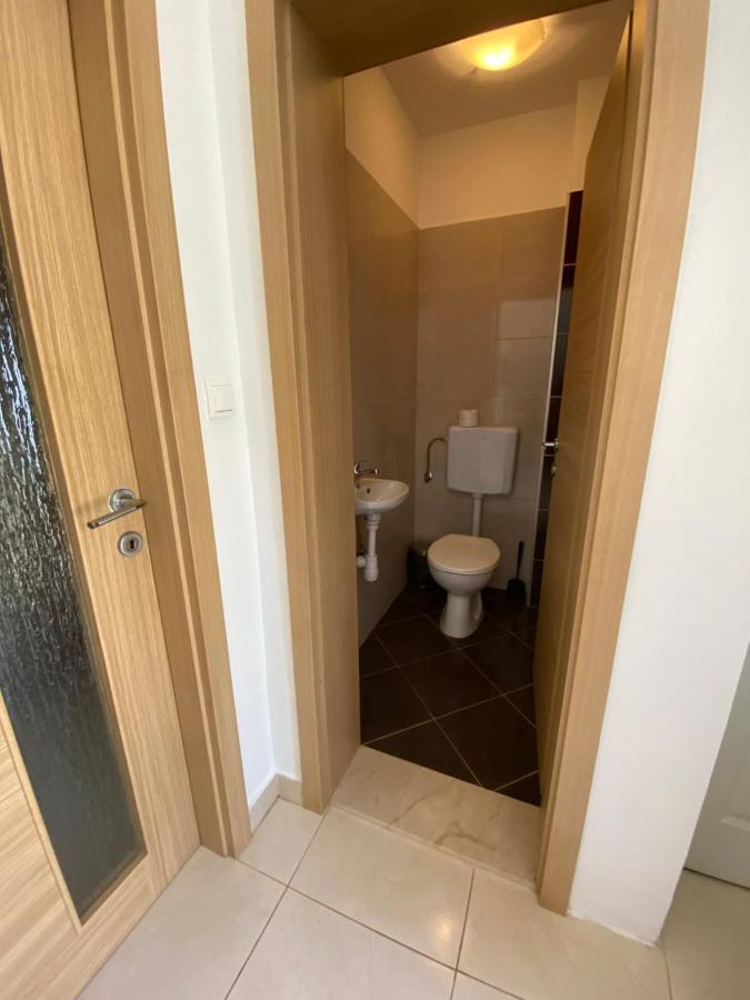 Appartamento Apartman Mila Kaštela Esterno foto