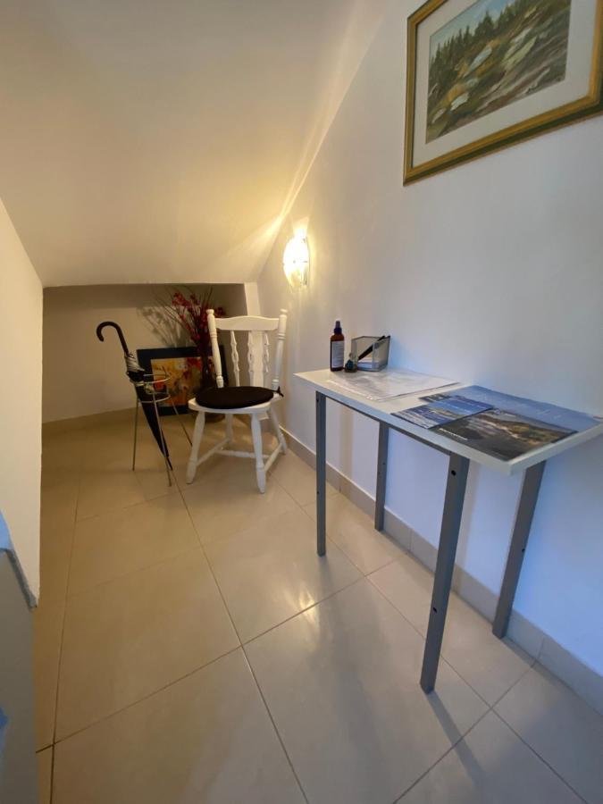 Appartamento Apartman Mila Kaštela Esterno foto