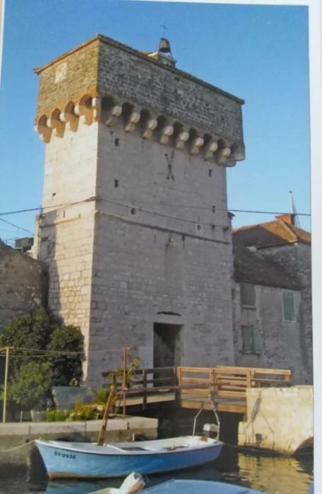 Appartamento Apartman Mila Kaštela Esterno foto