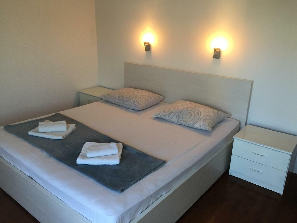 Appartamento Apartman Mila Kaštela Esterno foto