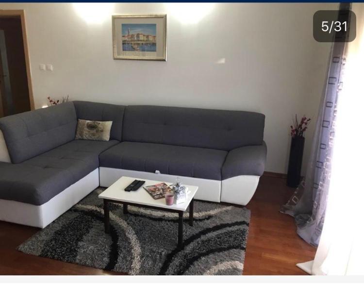Appartamento Apartman Mila Kaštela Esterno foto